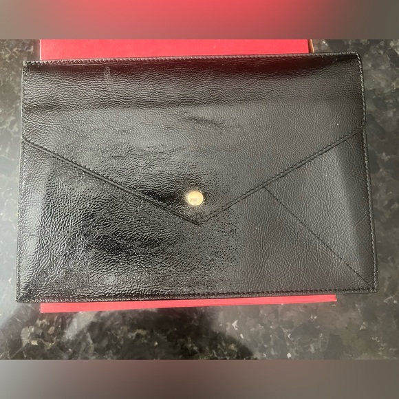 Gucci Soho Black Patent Leather Envelope Clutch - Picture 2 of 6